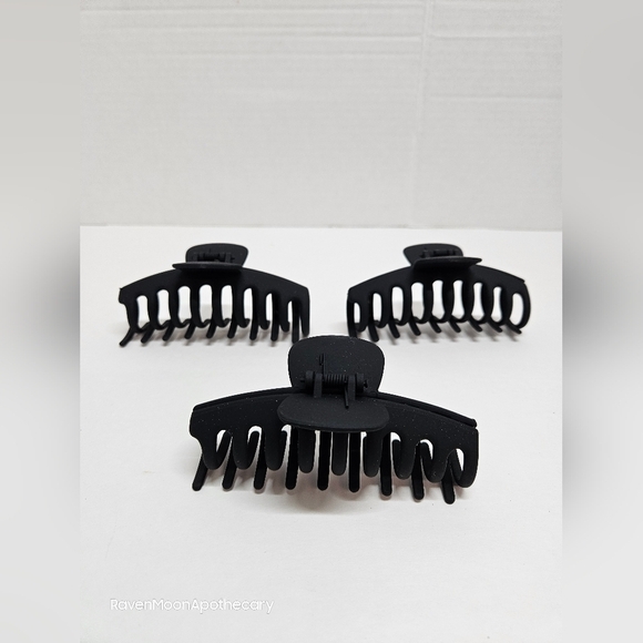 3/15$ Bundle Deal NWOT Hair Clips Black 3 pc - Picture 1 of 3